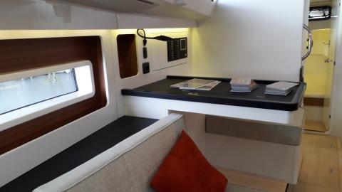 RM Yachts RM 1180 : banquette de carré RM Yachts RM 1180 : banquette de carré