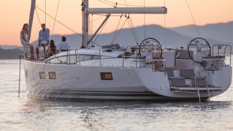 Jeanneau Yacht 51': Au mouillage autre vue Jeanneau Yacht 51': Au mouillage autre vue