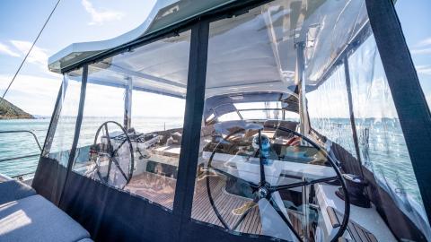 Jeanneau 65 : Tente de cockpit