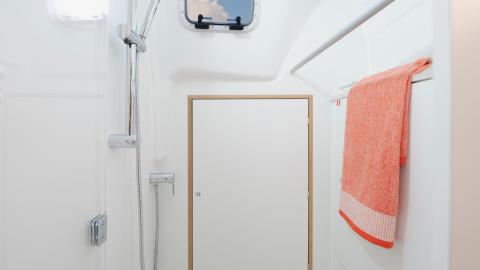 Salle d'eau version deux cabines autre vue Jeanneau Sun Odyssey 350 : Salle d'eau version deux cabines autre vue