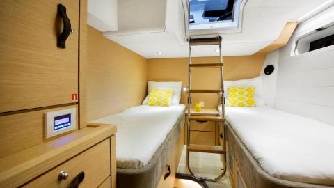 Jeanneau Yacht 64' : Cabine équipage arrière bâbord dans version cabine propriétarire a l'avant Jeanneau Yacht 64' : Cabine équipage arrière bâbord dans version cabine propriétarire a l'avant