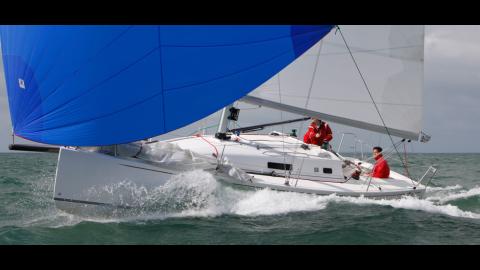 J-Boats - J-Composites J 97 E en navigation sous spinnaker J-Boats - J-Composites J 97 E en navigation sous spinnaker
