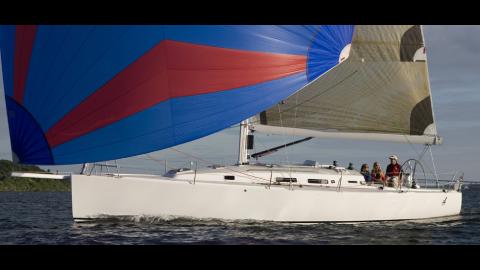 En navigation sous spinnaker asymétrique - J Composites J 122, Neuf - France (Ref 383) En navigation sous spinnaker asymétrique - J Composites J 122, Neuf - France (Ref 383)