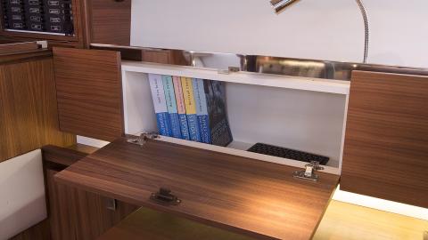 J-Boats - J-Composites J 122 E : table à cartes J-Boats - J-Composites J 122 E : table à cartes