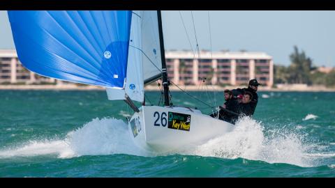 J-Boats - J-Composites J 70 en régate avec spinnaker asymétrique J-Boats - J-Composites J 70 en régate avec spinnaker asymétrique