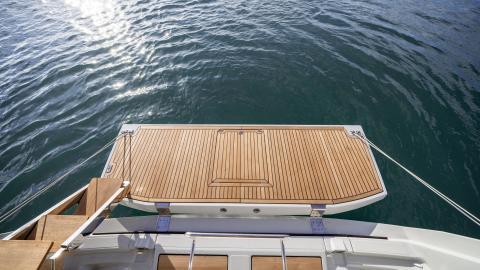 Jeanneau 65 : Platforme arrière