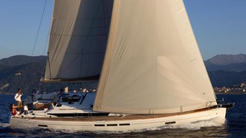 Sun Odyssey 519 : Navigation sous génois bâbord amure Jeanneau Sun Odyssey 519 : Navigation sous génois bâbord amure