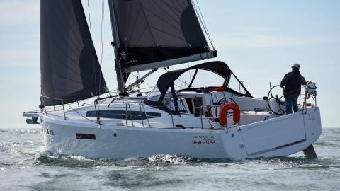 Jeanneau Sun Odyssey 380 : Navigation tribord amure Jeanneau Sun Odyssey 380 : Navigation tribord amure