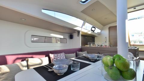 RM 1070: La table du carré accueille 6 personnes RM 1070: La table du carré accueille 6 personnes