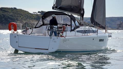 Jeanneau Sun Odyssey 380 : Navigation autre vue Jeanneau Sun Odyssey 380 : Navigation autre vue