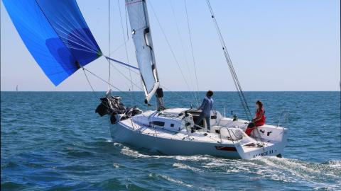 J 11 SH: Navigation sous spinnaker J 11 SH: Navigation sous spinnaker