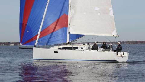 J-Boats - J-Composites J 112 E : sous gennaker J-Boats - J-Composites J 112 E : sous gennaker