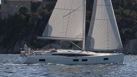 Jeanneau Yacht 51': Au près bâbord amure Jeanneau Yacht 51': Au près bâbord amure