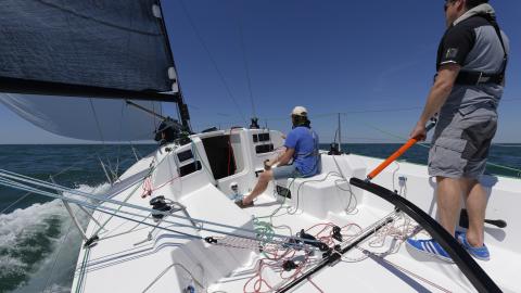 J-Boats - J-Composites J 99 : un large cockpit J-Boats - J-Composites J 99 : un large cockpit