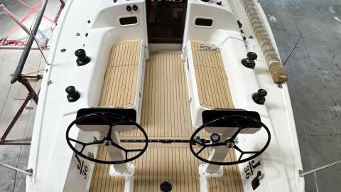 J-Boats - J-Composites J36 : nouveau plan de pont avec double barre à roue