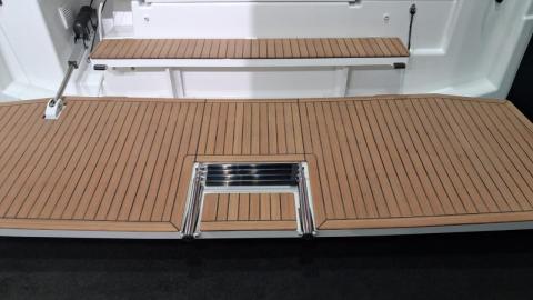 Jeanneau Sun Odyssey 455 : grande plateforme de bain
