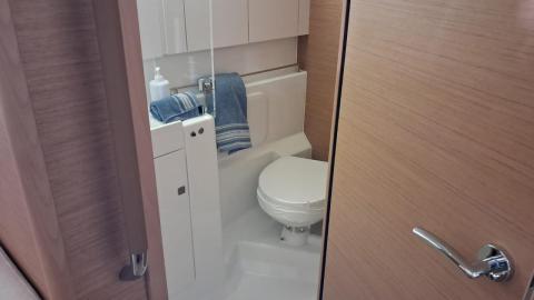 Jeanneau Sun Odyssey 455 : salle d'eau