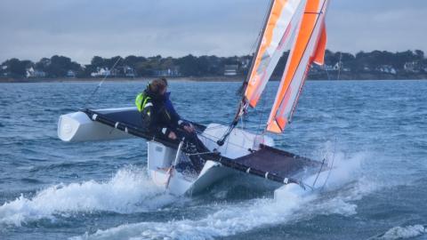 Astusboats Astus 16.5 : véloce à la voile Astusboats Astus 16.5 : véloce à la voile