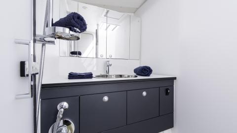 RM Yachts RM 1370: Cabinet de toilette RM Yachts RM 1370: Cabinet de toilette