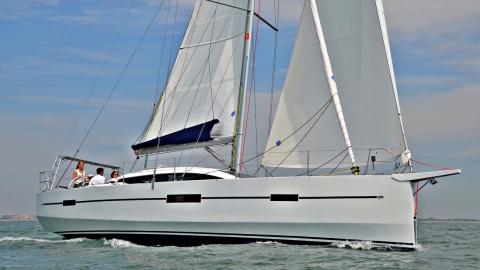 RM 1370: Au près tribord amure RM Yachts RM 1370: Au près tribord amure