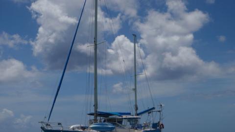 Wauquiez Amphitrite 43 : Au mouillage en Guadeloupe