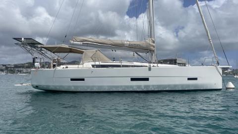 Dufour 430 Grand Large : Sur bouée en Martinique