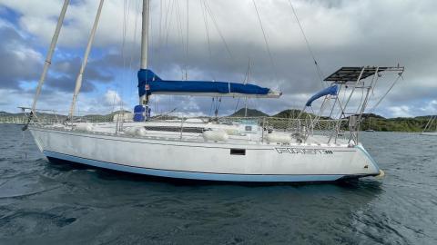 Bénéteau First 38 : Au mouillage en Martinique