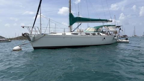 Bénéteau First 38s5 : Sur bouée en Martinique