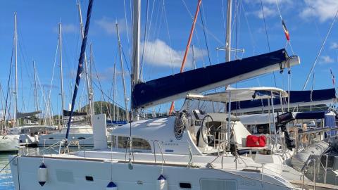 Lagoon 380 : En marina