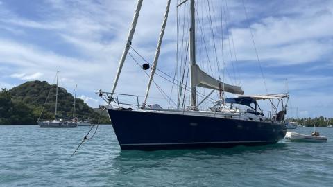 Bénéteau Oceanis 411 Celebration : Au mouillage en Martinique