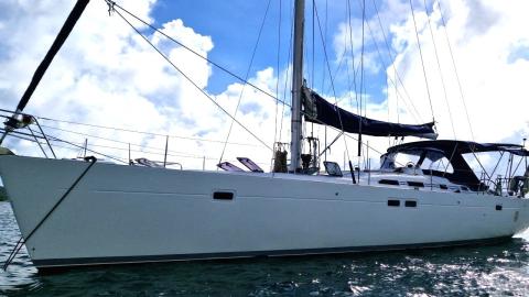 Bénéteau Oceanis 473 : Au mouillage en Martinique