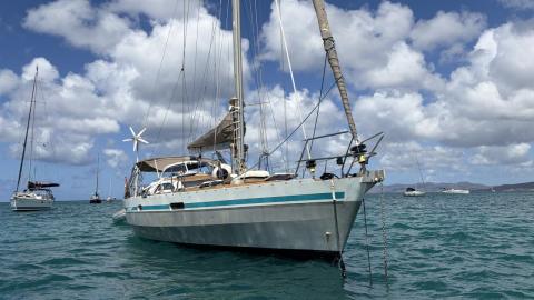 Alubat Ovni 43 : Au mouillage en Marinique