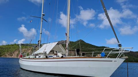 Chantier naval de Biot Trireme 43 : Au mouillage en Martinique