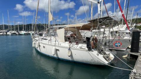 Jeanneau Voyage 12,50 : En marina