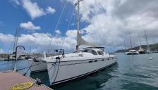 Alliaura Marine Privilège 495 : En marina sur le ponton A&C Yachts