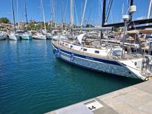 Hallberg-Rassy 46 : En marina