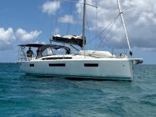 Jeanneau Sun Odyssey 440 : Au mouillage de Sainte Anne en Martinique Jeanneau Sun Odyssey 440 : Au mouillage de Sainte Anne en Martinique