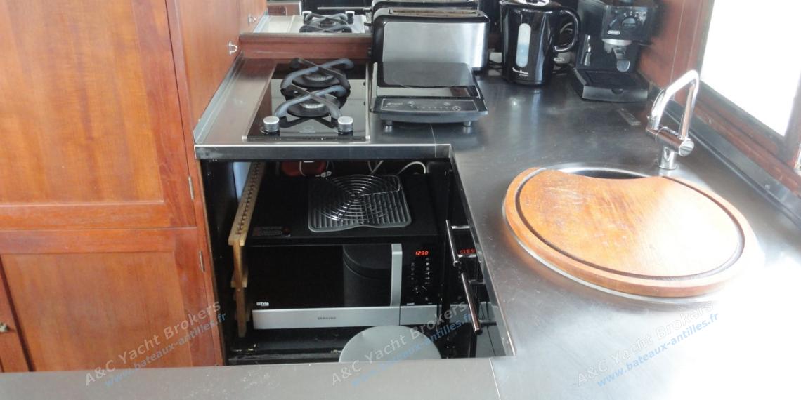 Cheoy Lee Europa 53’ : Cuisine Cheoy Lee Europa 53’ : Cuisine