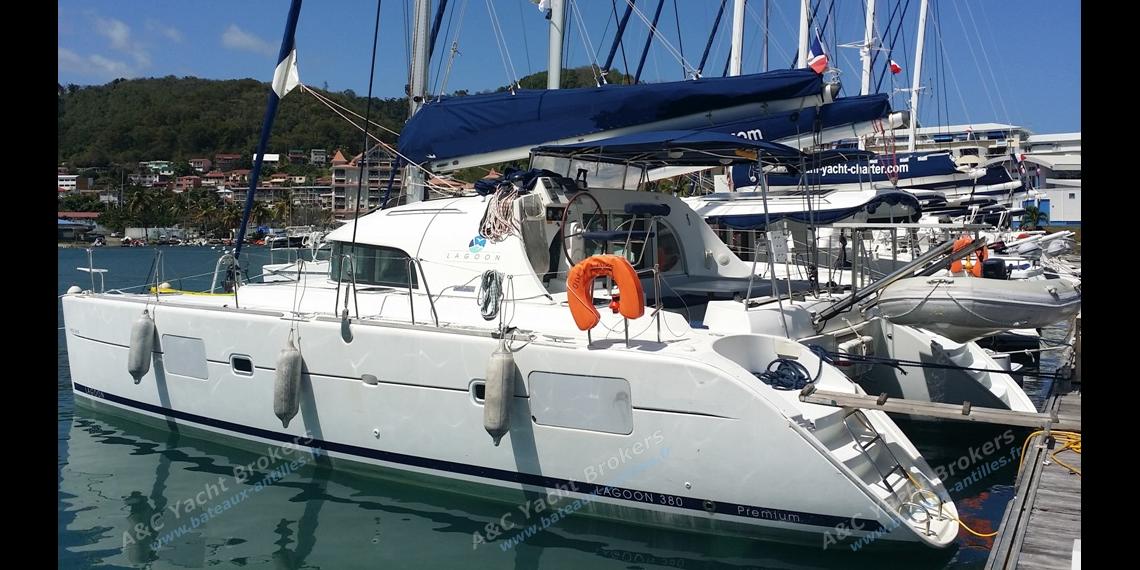 Lagoon Lagoon 380 : En marina Lagoon Lagoon 380 : En marina