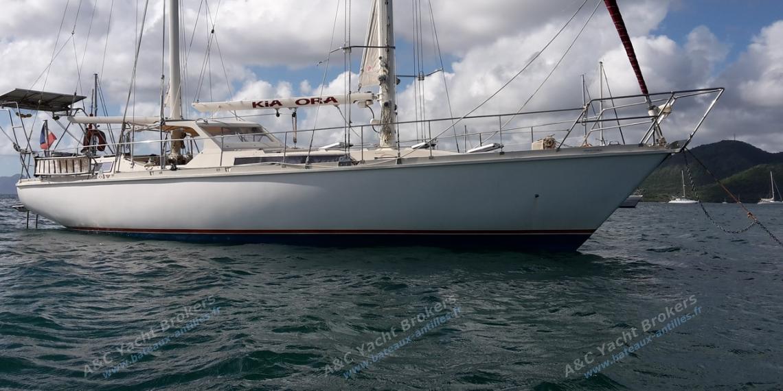 Amel Maramu : Au mouillage en Martinique Amel Maramu : Au mouillage en Martinique