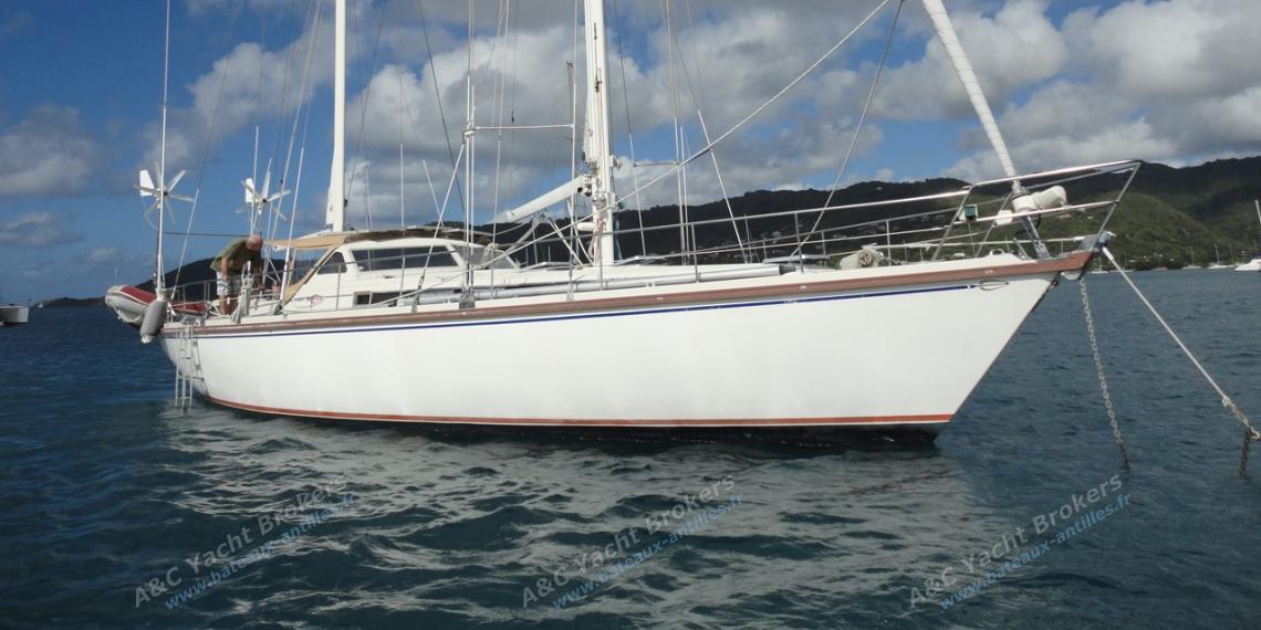 Amel Super Maramu : Au mouillage Amel Super Maramu : Au mouillage