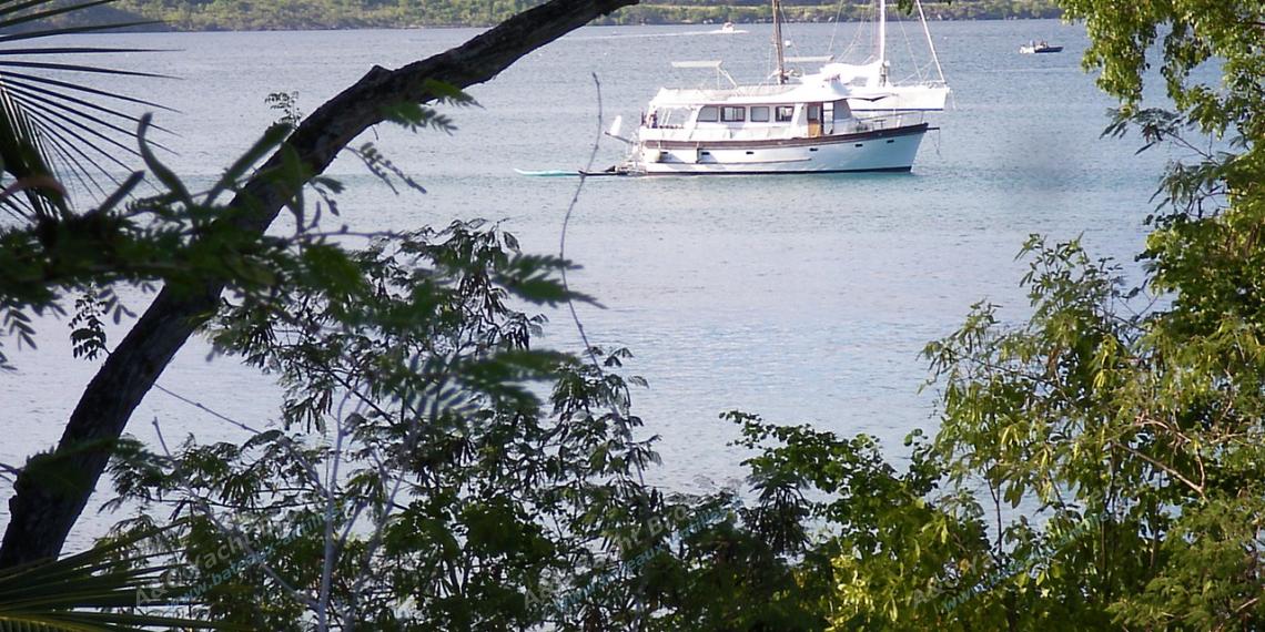 Cheoy Lee Europa 53’ : Mouillage à la pointe Marin Cheoy Lee Europa 53’ : Mouillage à la pointe Marin