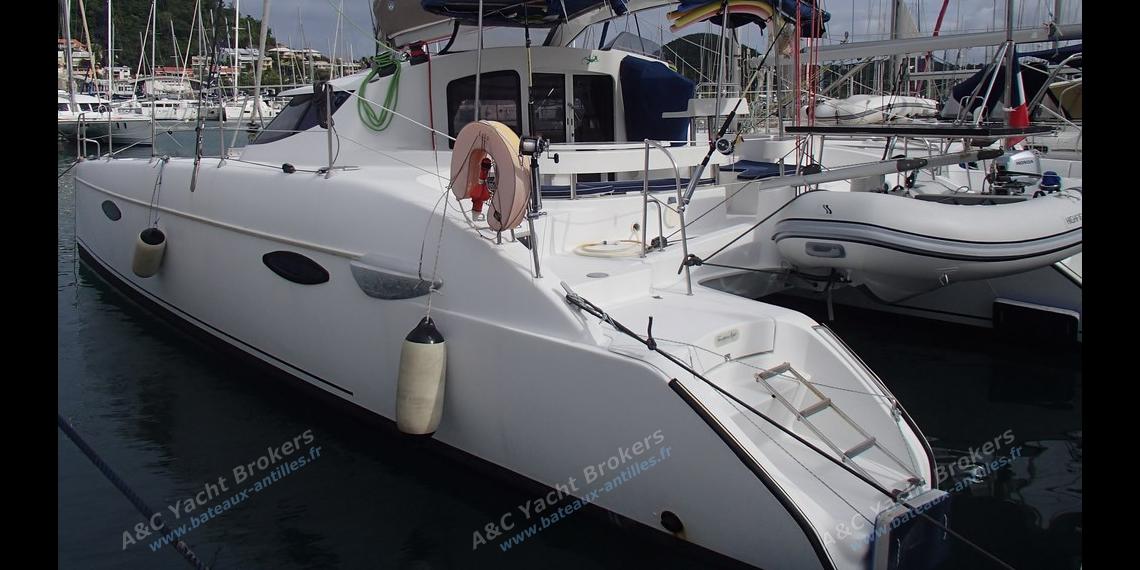 Lavezzi 40 : Jupes arrière bâbord Lavezzi 40 : Jupes arrière bâbord