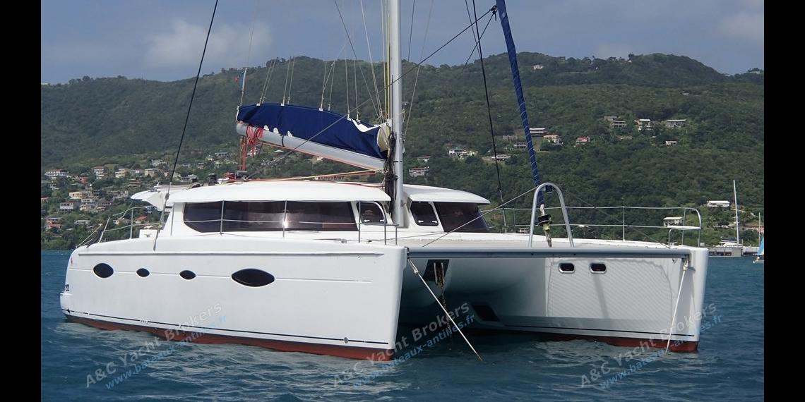 Au mouillage en Martinique - Fountaine Pajot Salina 48, Occasion (2008) - Martinique (Ref 480) Au mouillage en Martinique - Fountaine Pajot Salina 48, Occasion (2008) - Martinique (Ref 480)