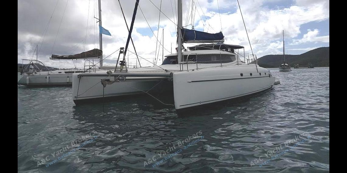 Fountaine Pajot Bahia 46 : Au mouillage, vue bâbord avant Fountaine Pajot Bahia 46 : Au mouillage, vue bâbord avant