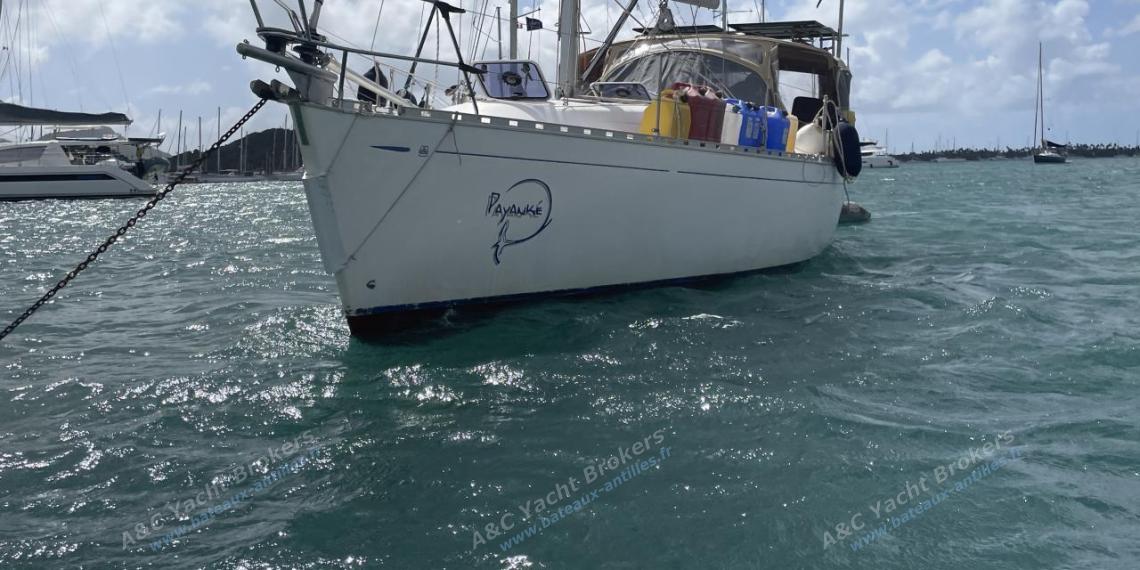 Dufour 36 DI : Au mouillage en Martinique Dufour 36 DI : Au mouillage en Martinique