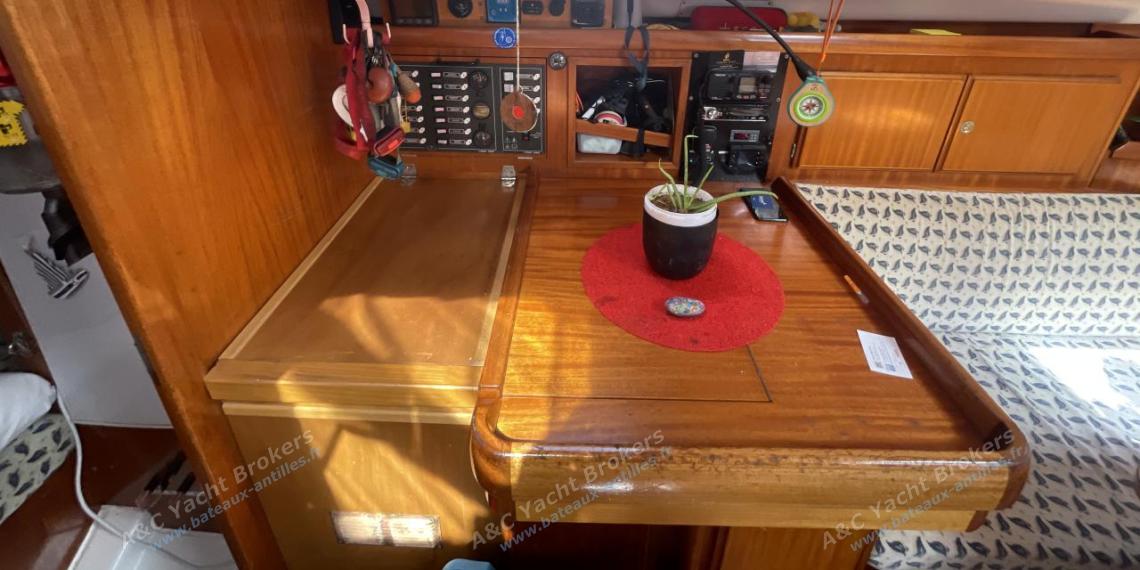 Dufour 36 DI : Table à cartes Dufour 36 DI : Table à cartes