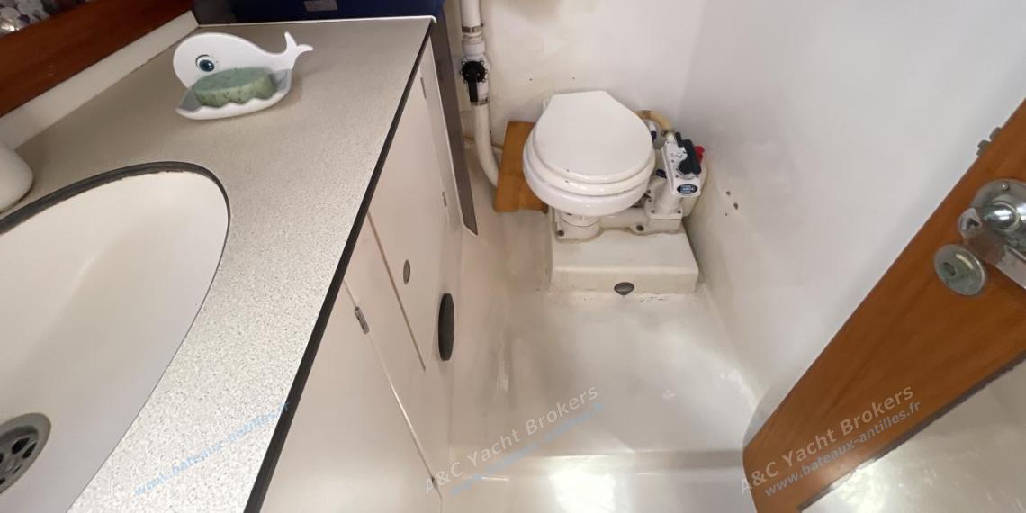 Dufour 36 DI : Salle d'eau Dufour 36 DI : Salle d'eau