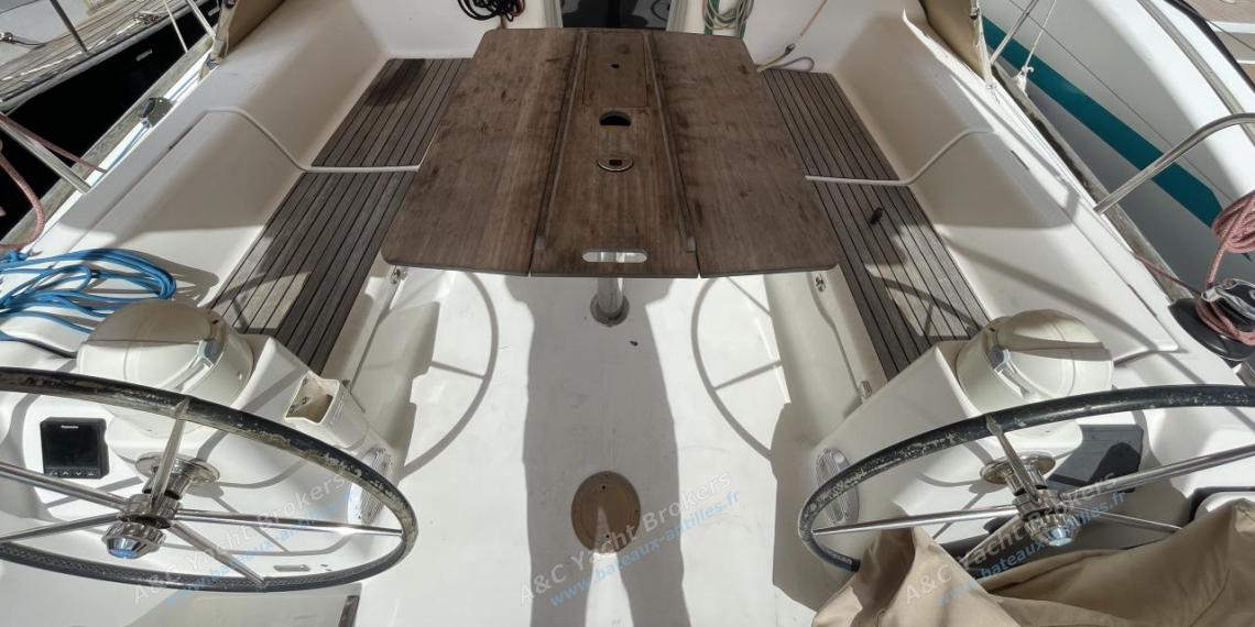 Dufour 375 Grand Large : Cockpit Dufour 375 Grand Large : Cockpit