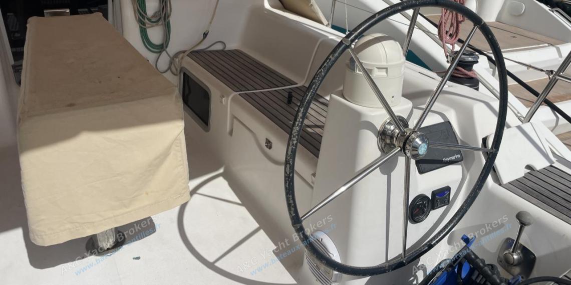 Dufour 375 Grand Large : Poste de barre tribord Dufour 375 Grand Large : Poste de barre tribord